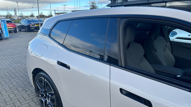 BMW iX 300kW xDrive45 M Sport 101kWh 5dr Auto [Pro Pack] Electric Estate